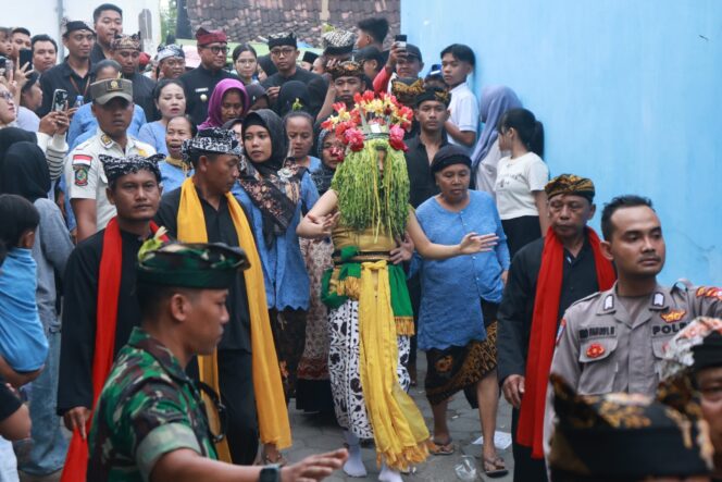 
Tujuh Hari Digelar, Seblang Olehsari Bawa Berkah bagi Pelaku UMKM Banyuwangi