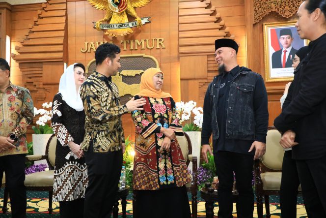 
					Ahmad Dhani Ramaikan Halal Bihalal Gubernur Khofifah Bersama Kepala Daerah Se-Jatim, Nyanyi Bareng Lagu ‘Hidup Adalah Perjuangan
