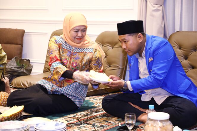 
Tumpengan Bareng Cipayung Plus,  Gubernur Khofifah Ajak Satu Padu Bersinergi Bangun Jawa Timur