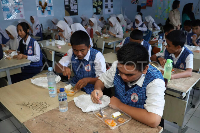 
					Mendagri Komitmen Koordinasikan Pemda Sukseskan Program Makan Bergizi Gratis