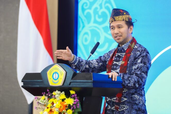 
Wagub Emil Dardak Ajak Rektor PTN Se-Jatim Bangun Knowledge System Menuju Indonesia Emas 2045