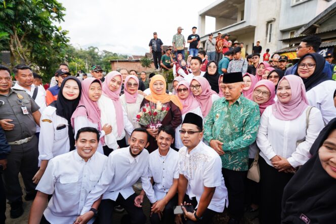
					Gubernur Khofifah Wujudkan Cita-Cita Nanda Siswa SD di  Singosari Malang, Sepasang Anak Sapi Beserta Kandangnya Jadi Hadiah Istimewa