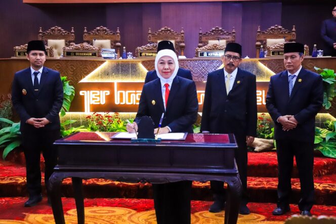 
DPRD Jatim Setujui LKPJ Akhir Tahun Anggaran 2024, Gubernur Khofifah Pastikan Semua Rekomendasi Jadi Acuan Perbaikan Pembangunan Jatim