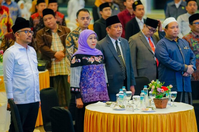 
Siapkan SDM Berkualitas dan Berintegritas, Gubernur Khofifah Luncurkan 1.193 Beasiswa Bagi Santri Unggul  Jatim
