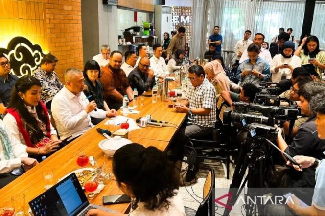 
Menhub Tegaskan Dialog Jadi Kunci Atasi Polemik Potongan Tarif Ojol