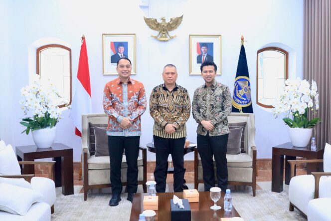 
Wagub Emil Optimis SRRL Jatim Jadi Pilihan Baru Transportasi Publik di Surabaya Raya