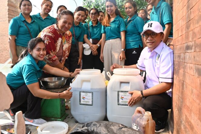 
PertaLife Insurance Raih Penghargaan untuk Program Eco Enzyme