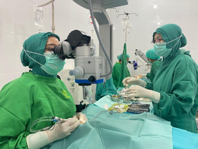 
Gubernur Khofifah Apresiasi Program Yankes Bergerak Tahap 1 Berhasil Layani 406 Warga Pulau Raas, Dekatkan Layanan Kesehatan untuk Warga Kepulauan