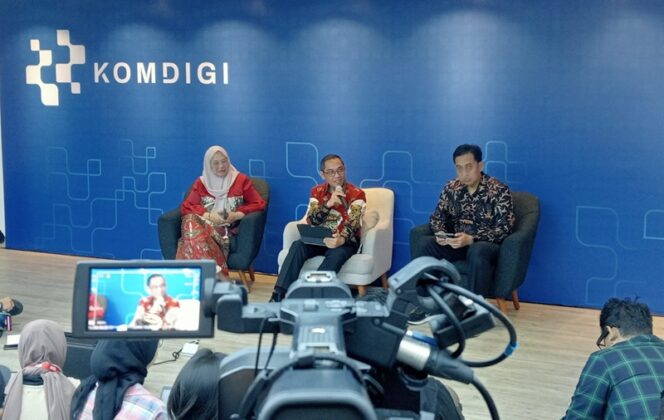
Kemkomdigi Periksa Aspek Kepatuhan Hukum PSE World Coin dan World ID