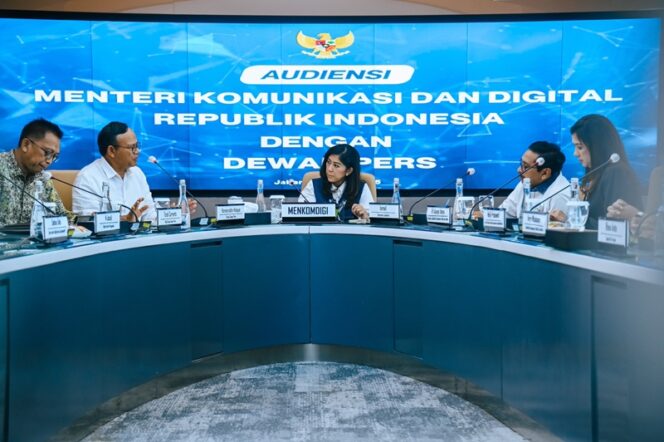 
Menkomdigi Dorong Dewan Pers Meredefinisi Perannya