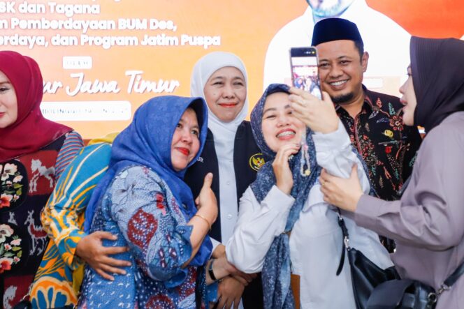 
					Gubernur Khofifah Salurkan Bantuan Rp10,2 Miliar, Komitmen Tekan Angka Kemiskinan dan Berdayakan Ekonomi  Masyarakat Kabupaten Probolinggo