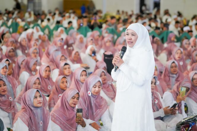 
					Tutup Tahun 1446 H dan Sambut Tahun Baru 1447 H dengan Doa, Dzikir dan Sholawat, Gubernur Khofifah Ajak Masyarakat Jadi Pribadi Lebih Baik