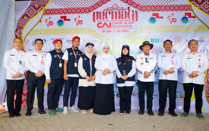 
Buka Perkemahan DPW LDII Jatim di Wonosalam, Gubernur Khofifah Optimis Terbangun Karakter SDM Tangguh, Bertanggung Jawab dan Pancasilais