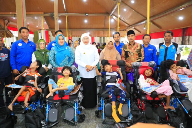 
					Gubernur Khofifah Tambah Anggaran Bansos Rp 43,19 Miliar di PAPBD 2025, Perluas Lima Program Penguatan Masyarakat Ekonomi Rentan