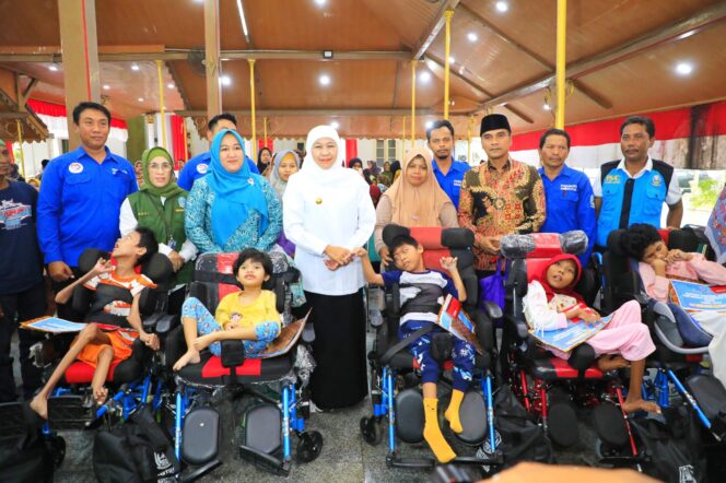 
Gubernur Khofifah Tambah Anggaran Bansos Rp 43,19 Miliar di PAPBD 2025, Perluas Lima Program Penguatan Masyarakat Ekonomi Rentan