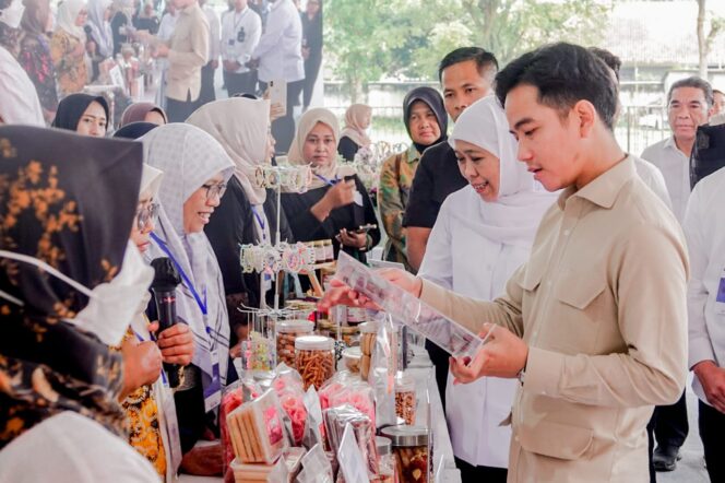
Wapres Gibran Sapa Pendamping dan Nasabah PNM Mekaar di Banyuwangi, Gubernur Khofifah Optimis Mampu Tingkatkan Kesejahteraan Keluarga  di Jatim