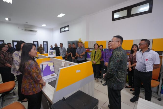 
Tinjau Kantah Kota Denpasar, Wamen ATR/Waka BPN Tekankan Pentingnya Budaya Melayani