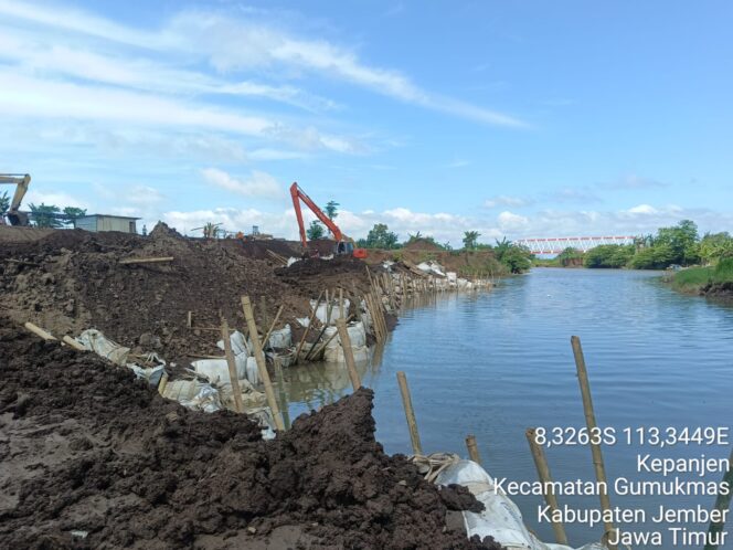 
					Pembangunan Spillway Sungai Tanggul Jember Dimulai, Gubernur Khofifah Jamin Ketersediaan Air Ribuan Hektar Lahan Pertanian