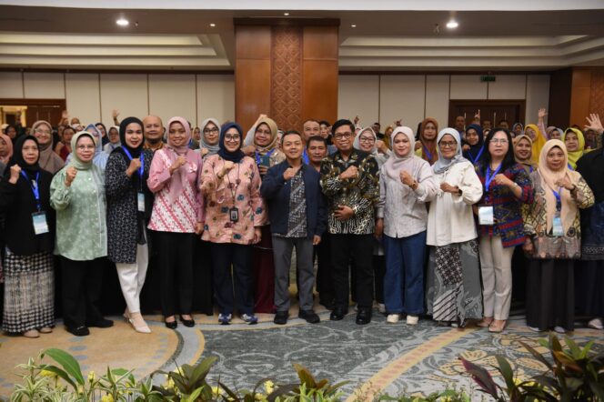 
Wamendikdasmen Peringatkan Brain Rot, Serukan Batasi Gawai untuk Anak