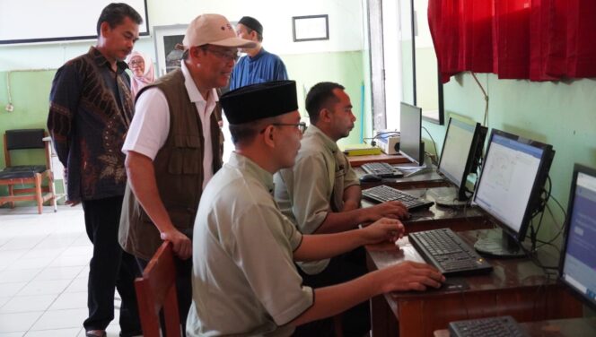 
					Kepala Badan Bahasa Kawal Langsung SPMB: Proses Transparan, Semua Anak Terlayani