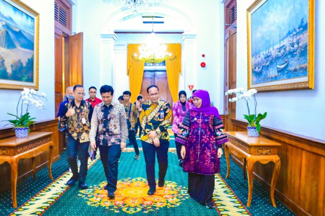 
Gubernur Khofifah Ajak Masyarakat Jatim Manfaatkan Beasiswa LPDP-King’s College London, Pendaftaran Mulai 1 Juli 2025