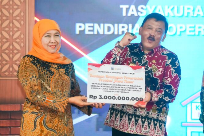 
					SK Badan Hukum  Koperasi Desa/Kelurahan Merah Putih di Jatim Paling Cepat Selesei 100 Persen di Indonesia, Gubernur Khofifah Optimis Berdampak Positif Terhadap Pertumbuhan Ekonomi Desa