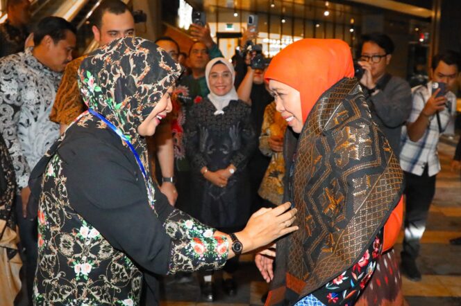 
Kualitas SDM Mengalami Peningkatan Dahsyat, Gubernur Khofifah Apresiasi Masyarakat Asal Jatim di NTB