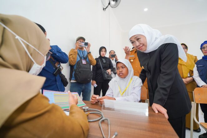 
Meninjau Siswa di Hari Pertama Masuk Sekolah Rakyat, Gubernur Khofifah Komitmen Kawal Visi Besar Presiden untuk Putus Kemiskinan Melalui Pendidikan