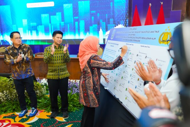 
					Gubernur Khofifah Ajak Kepala Daerah se-Jawa Timur Jaga Iklim Investasi Inklusif, Berkelanjutan, Aman  dan Bebas Premanisme