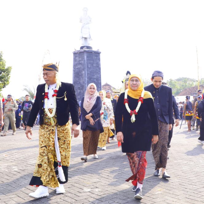 
Bersama Puluhan Ribu Masyarakat Ramaikan Grebeg Tutup Suro Bantarangin 2025, Gubernur Khofifah Ajak Jaga Keluhuran Budaya dan Bangkitkan Pariwisata Jawa Timur