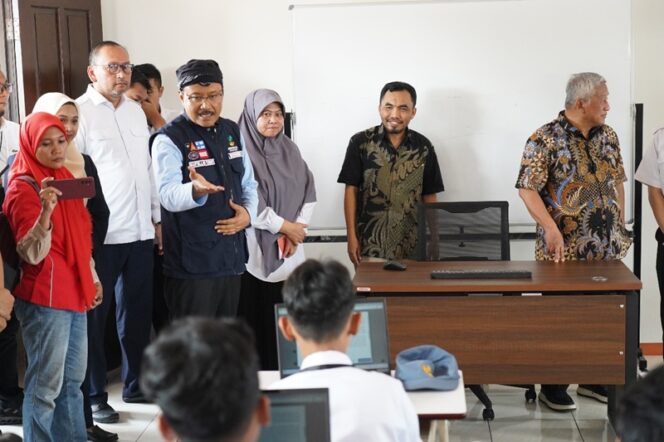 
Fasilitas Digital Sekolah Rakyat Setara Sekolah Elite