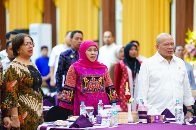 
Terima Kunker Komite II DPD RI, Gubernur Khofifah Paparkan Keunggulan Jatim Sebagai Episentrum Bumi Majapahit