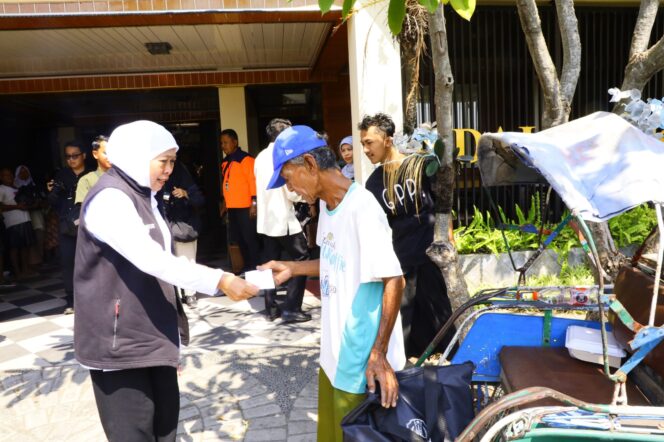 
Tingkat Kemiskinan Jatim Turun Jadi 9,50 Persen, Gubernur Khofifah: Hasil Perlindungan Sosial dan Pemberdayaan Masyarakat Kita Tepat Sasaran