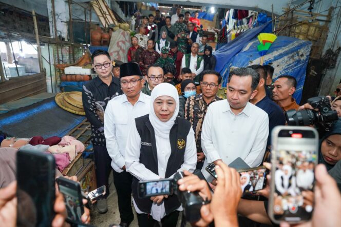
					Tinjau Pasar Tanjung Jember, Gubernur Khofifah Pastikan Harga Stabil dan Distribusi Bahan Pokok Lancar