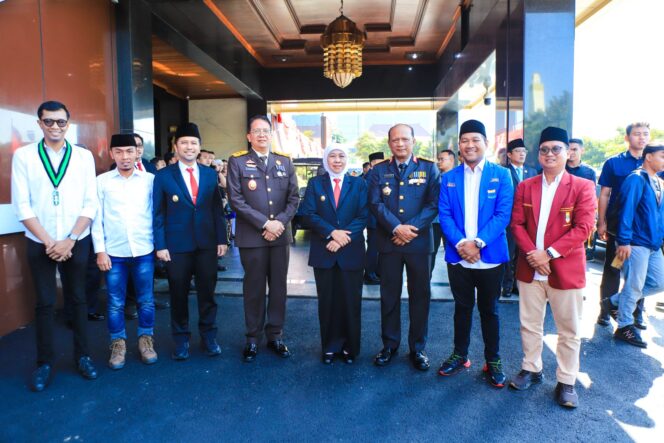 
					Peringati Hari Bhayangkara ke-79, Gubernur Khofifah: Dirgahayu Polri, Teruslah Jadi Benteng Pengayom dan Pelindung Masyarakat