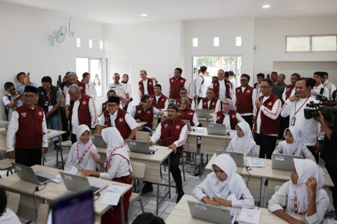 
Kemenkes Targetkan 53 Juta Siswa Ikut Cek Kesehatan