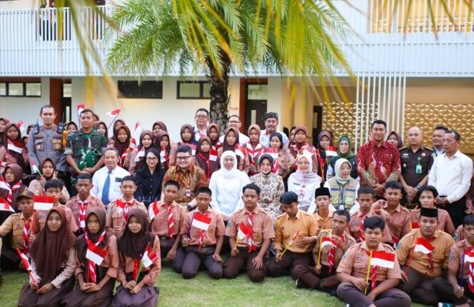 
					Gubernur Khofifah Tegaskan Sekolah Rakyat Adalah Cara Negara Menyalakan Harapan Keluarga Kurang Mampu