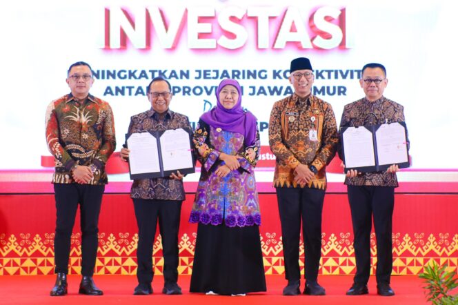 
Gubernur Jatim dan Gubernur Lampung Saksikan MoU KUB Bank Jatim-Bank Lampung, Gubernur Khofifah: Perkuat Konektivitas Ekonomi Antar Bank Daerah