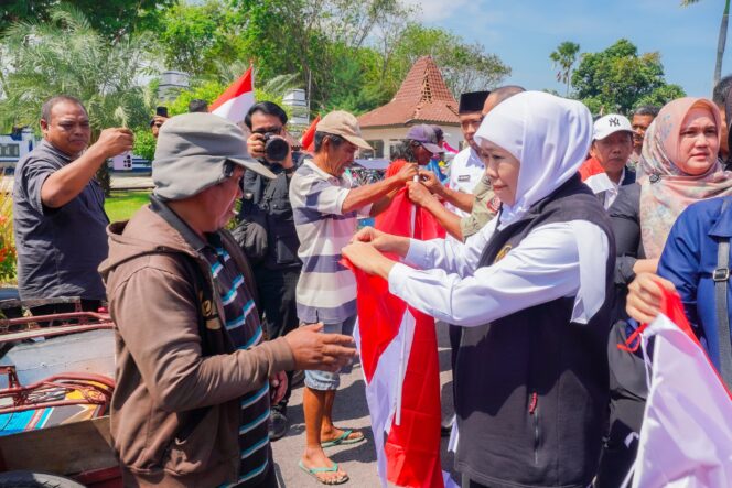 
					Gubernur Khofifah Serukan Masyarakat Jatim Kibarkan Bendera Merah Putih Sebulan Penuh, Jaga Kesakralan Bulan Kemerdekaan RI
