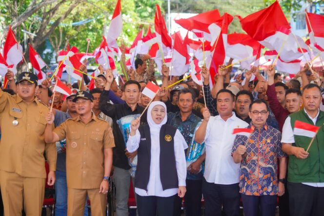 
					Gubernur Khofifah Serahkan Bantuan Khusus Bagi Nelayan Pacitan, Optimis Tingkatkan Kesejahteraan Nelayan Jatim