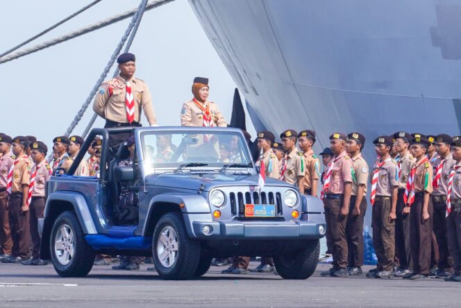 
					Gubernur Khofifah Pimpin Apel Hari Pramuka Ke-64, Ajak Pramuka Jatim Hidupkan Ruh Kepanduan untuk Wujudkan Ketahanan Bangsa