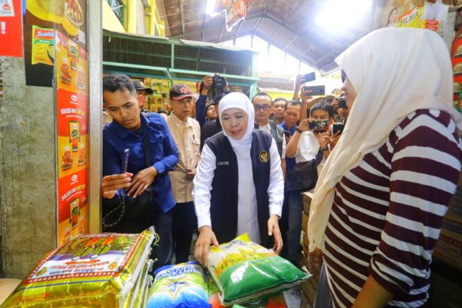 
					Blusukan ke Pasar Soponyono Surabaya, Gubernur Khofifah Pastikan Ketersediaan dan Harga Beras Medium Terjangkau Masyarakat