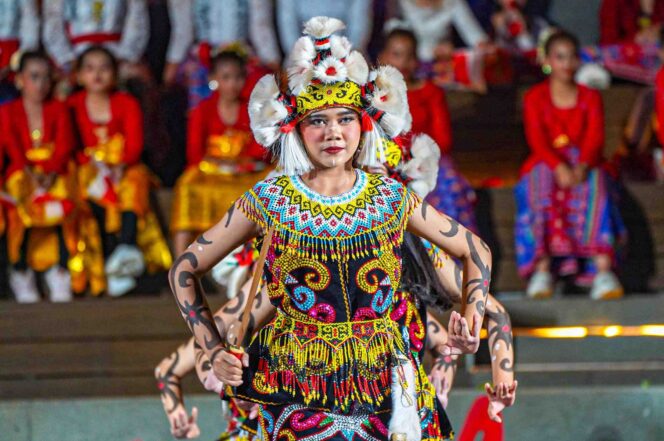 
PESTA RAKYAT DAN KARNAVAL HUT KE-80 RI