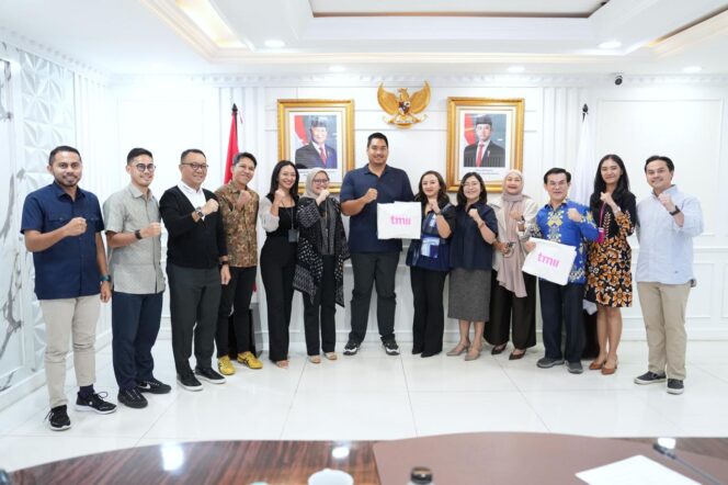 
Kemenpora-TMII Jajaki Kolaborasi agar Jadi Pusat Kegiatan Kepemudaan dan Olahraga