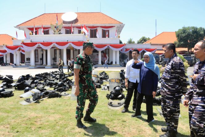
					Khofifah Tinjau Kerusakan Grahadi, Tegaskan Penyampaian Aspirasi Harus Tertib