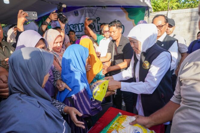 
					Gubernur Khofifah Hadirkan Sembako Harga Terjangkau, Warga Antusias Sambut Pasar Murah Pemprov Jatim