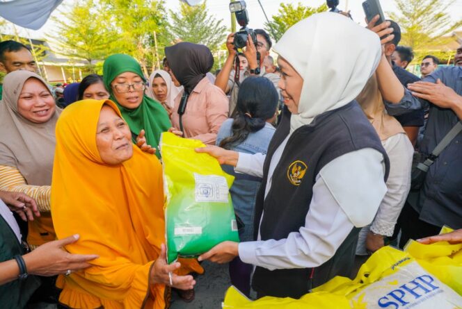 
					Dari Beras hingga Telur, Gubernur Khofifah Hadirkan Harga Pangan Terjangkau di Gresik