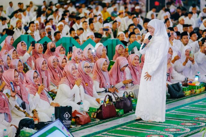 
Gubernur Khofifah Tegaskan Pentingnya Kerukunan dan Ucapan yang Menyejukkan di Maulid Nabi