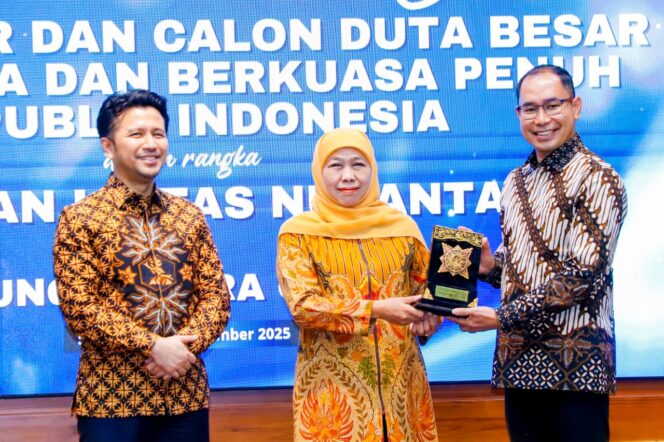 
					Gubernur Khofifah Paparkan Proyek Strategis Jatim Hadapan Dubes RI, Siap Perkuat Perdagangan Internasional