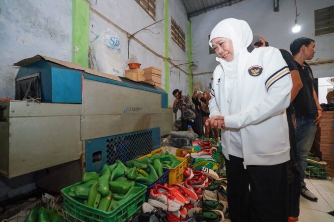 
					Gubernur Khofifah: Sepatu Awake Nyaman, Ringan, dan Layak Bersaing di Pasar Nasional